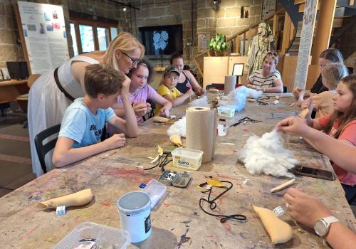 ŘEMESLNÝ WORKSHOP: MALOVÁNÍ DŘEVĚNÉHO DOMEČKU